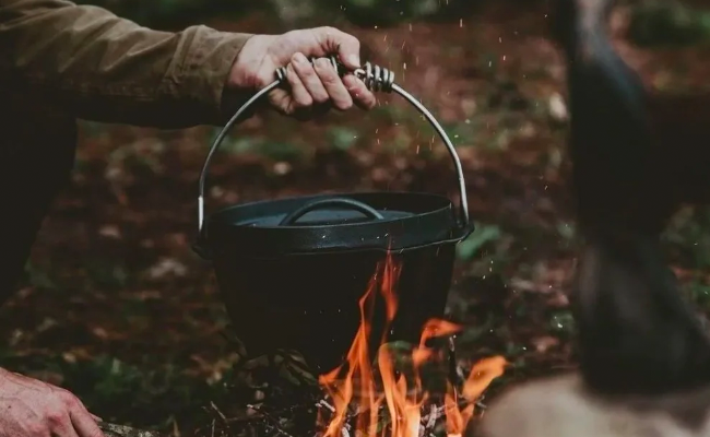 How to cook with your Dutch Oven while camping